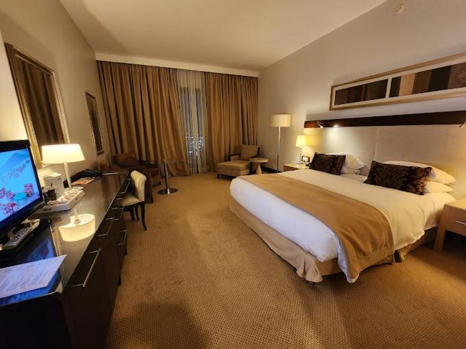 Hotel El Aurassi Isly ภายนอก รูปภาพ